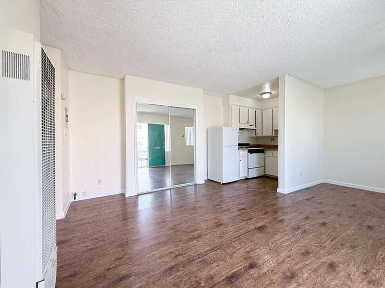 1497 W 29th St #3 — Photo 4