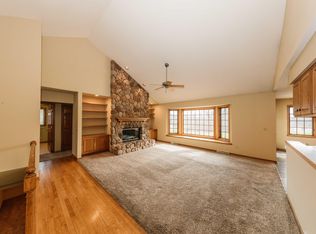 434 Woodside Dr, Cedarburg, WI 53012