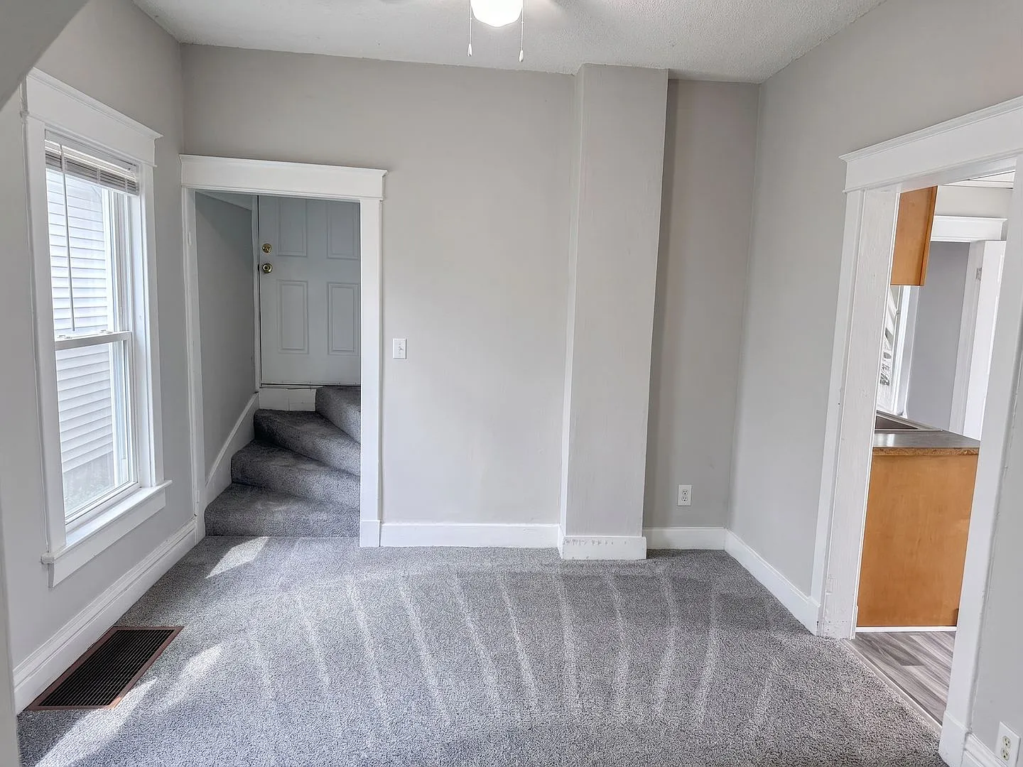 Cozy 2-Bedroom Home For Rent! — Photo 3