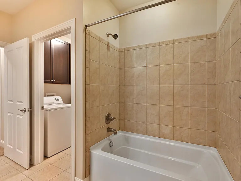 960 Perry St #207 — Photo 25