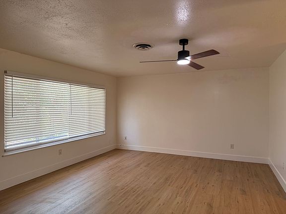 4th image of 8945 Plaza Park Dr
