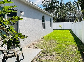 3rd image of 437 Lakeview Rd