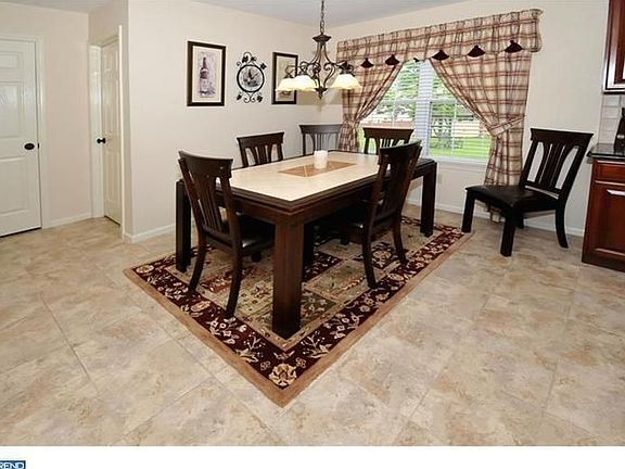 4th image of 5034 Rosewood Dr