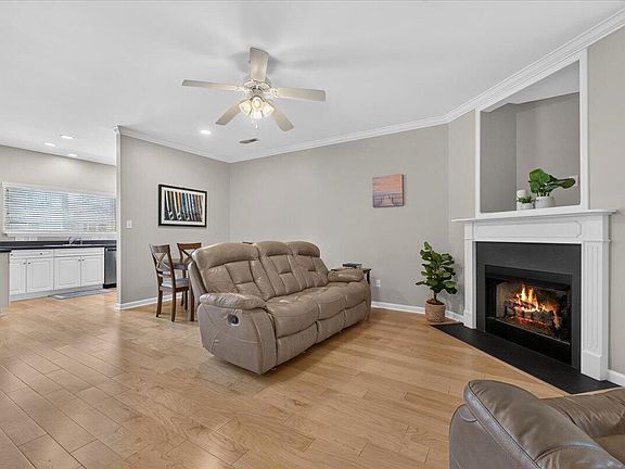 5th image of 4109 Perrine St
