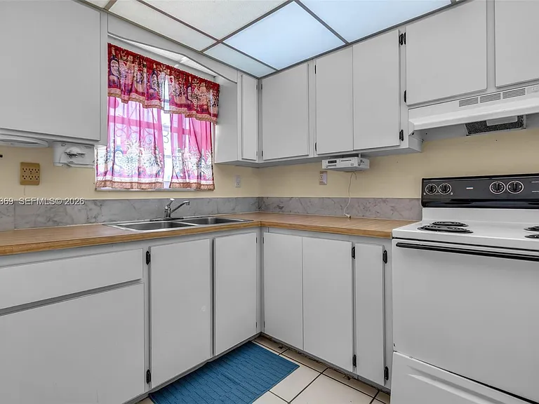1757 W 57th St #211 — Photo 11