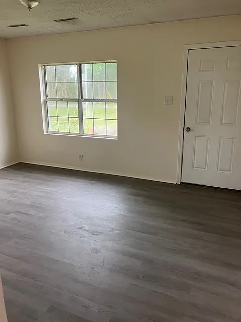 3 bed, 912 sqft, $800 — Photo 2