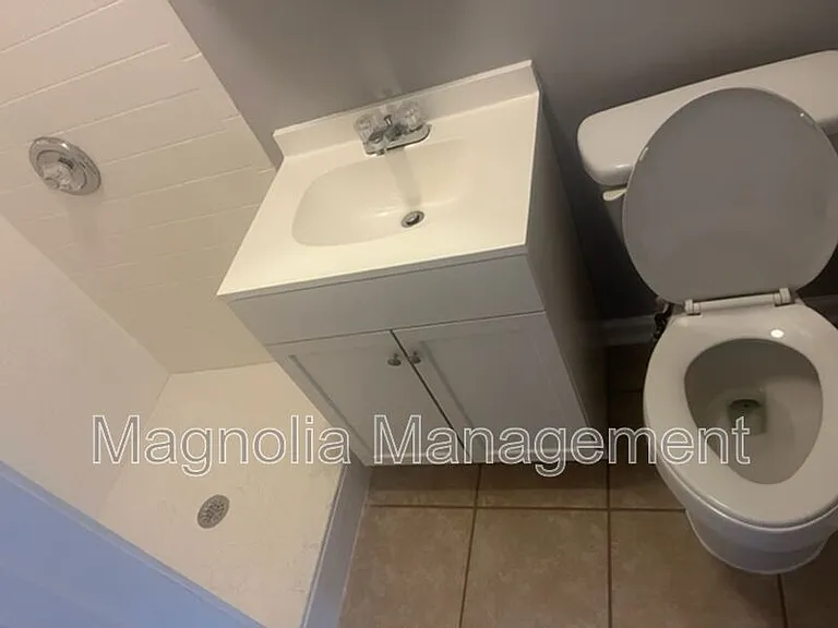 215 W Young Ave #6 — Photo 5