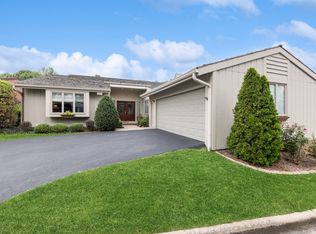 96 Briarwood Cir, Oak Brook, IL