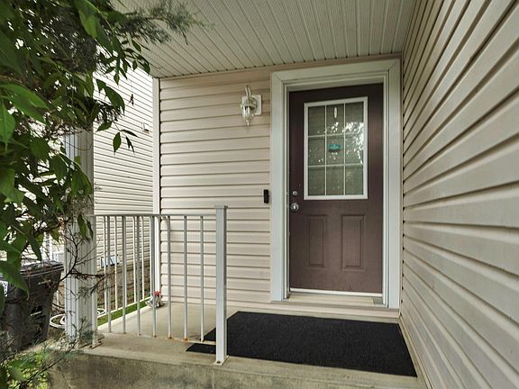 4th image of 287 Macewan Rd SW #82