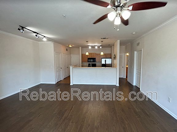 4th image of 8290 Gate Pkwy #212