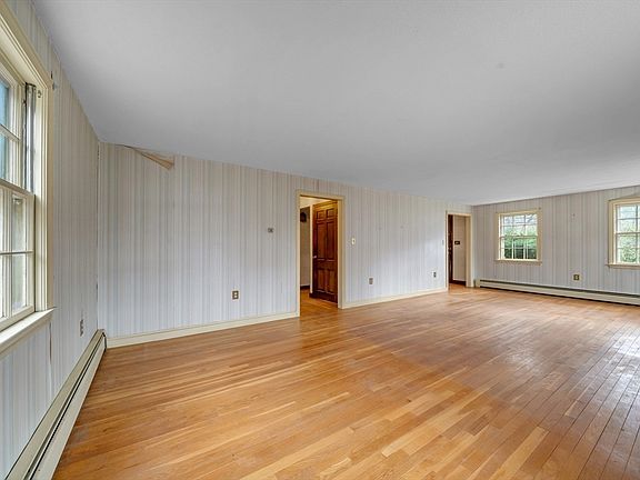 3rd image of 449 Summer St