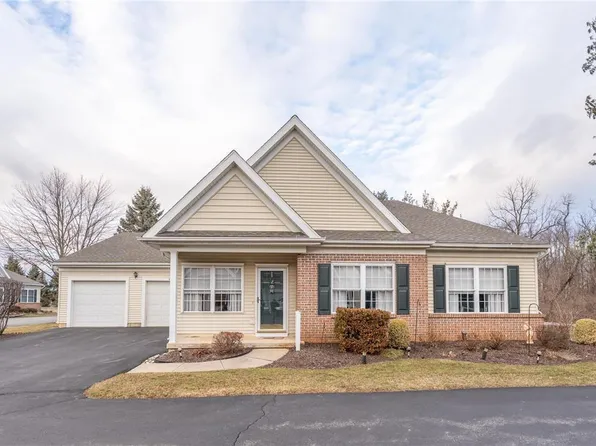4697 Blue Grass Ln, Macungie, PA 18062
