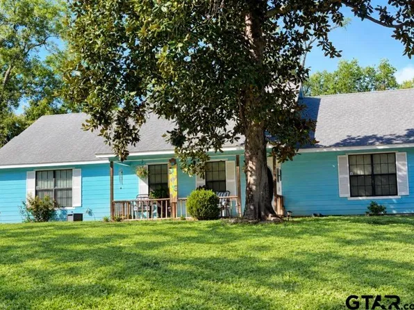 1107 Calhoun St, Palestine, TX 75801