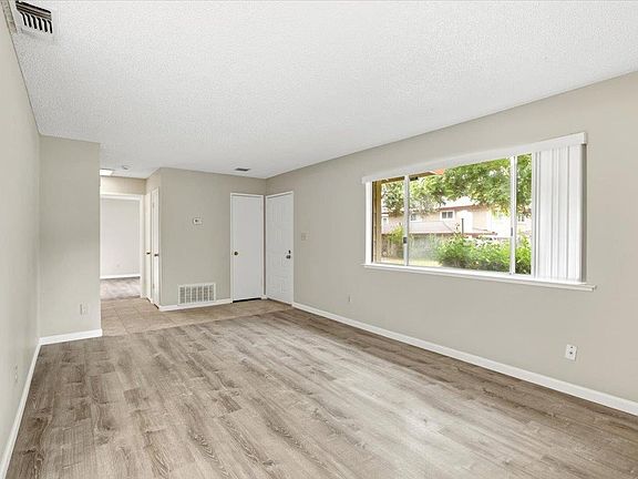 5th image of 5840 Peppermill Ct APT 1