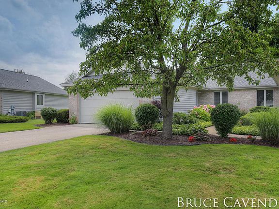 4th image of 7846 Oakmont Ct NE #32