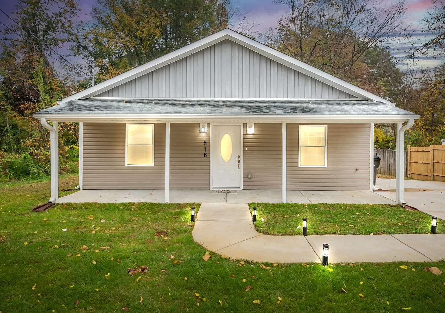 $500 OFF Special - 4Bd/ 2Bath Ranch Style home mins from Downtown Burlington — Photo 1