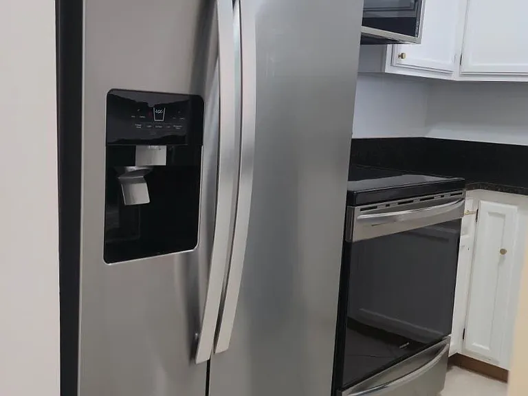 105 S Riverside Dr #402 — Photo 12