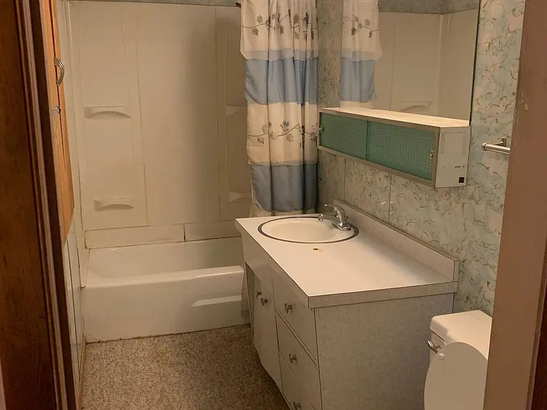 1st fl bath room