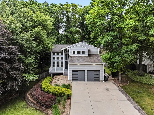 1104 Burlington Beach Rd, Valparaiso, IN 46383