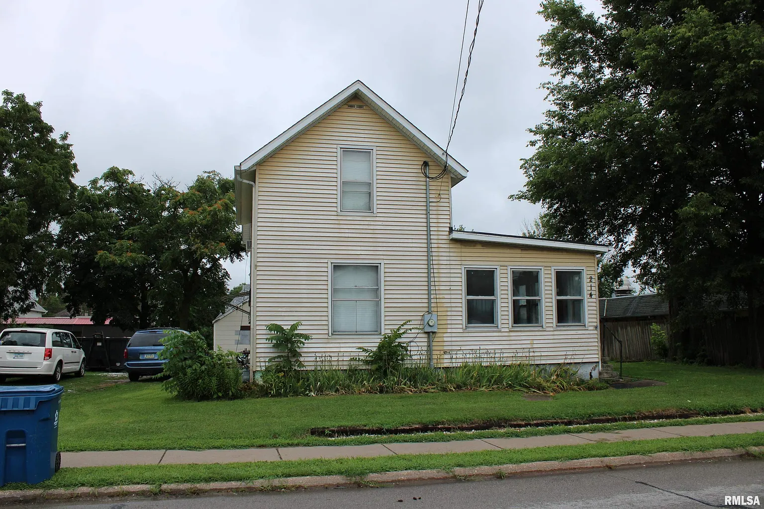214 E Mayne St photo 1