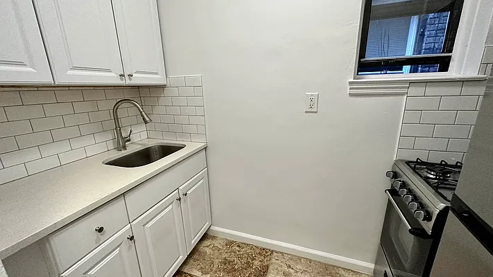 Rented by HOLTON REAL ESTATE INC. | media 4