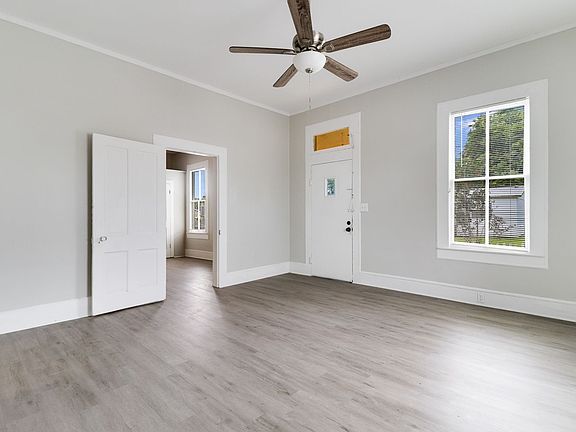 3rd image of 405 Congress St