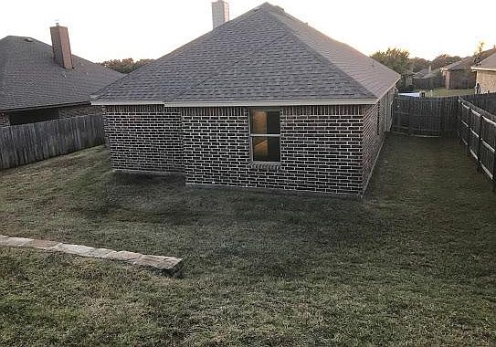 2nd image of 2005 Maxwell Ct