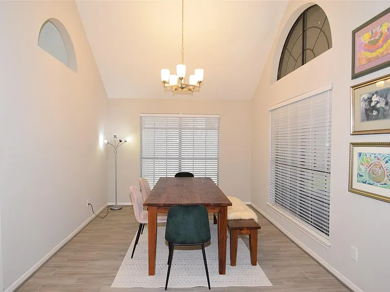 22922 Glenover Dr — Photo 9
