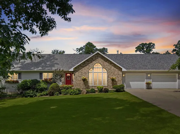 1032 Oakland Dr, Tama, IA 52339