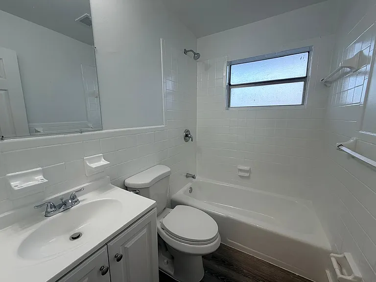 5841 SW 36th Ct — Photo 10