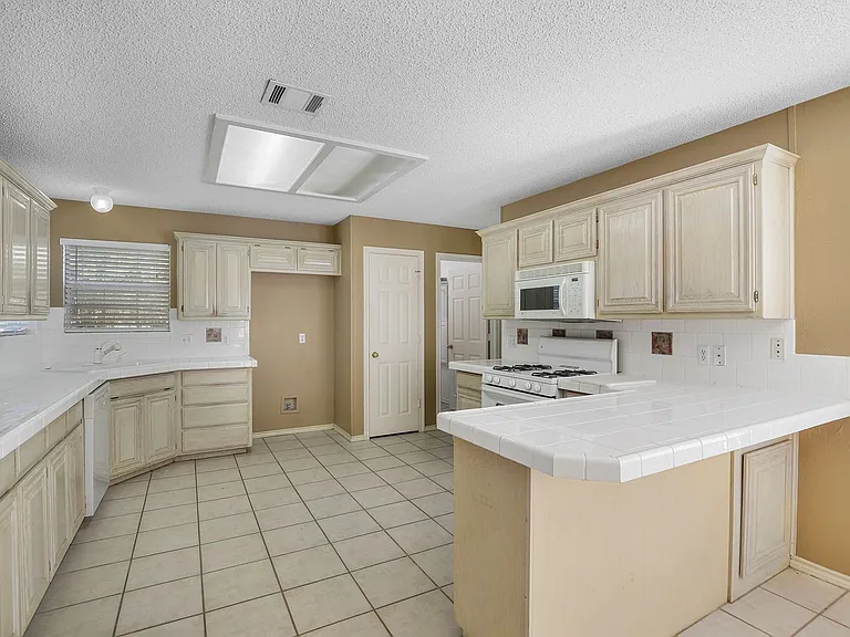 3040 Flamingo Cir — Photo 6