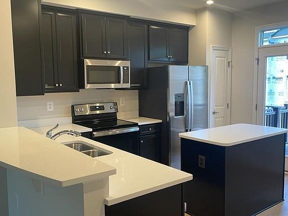 3rd image of 1304 Spur Ln