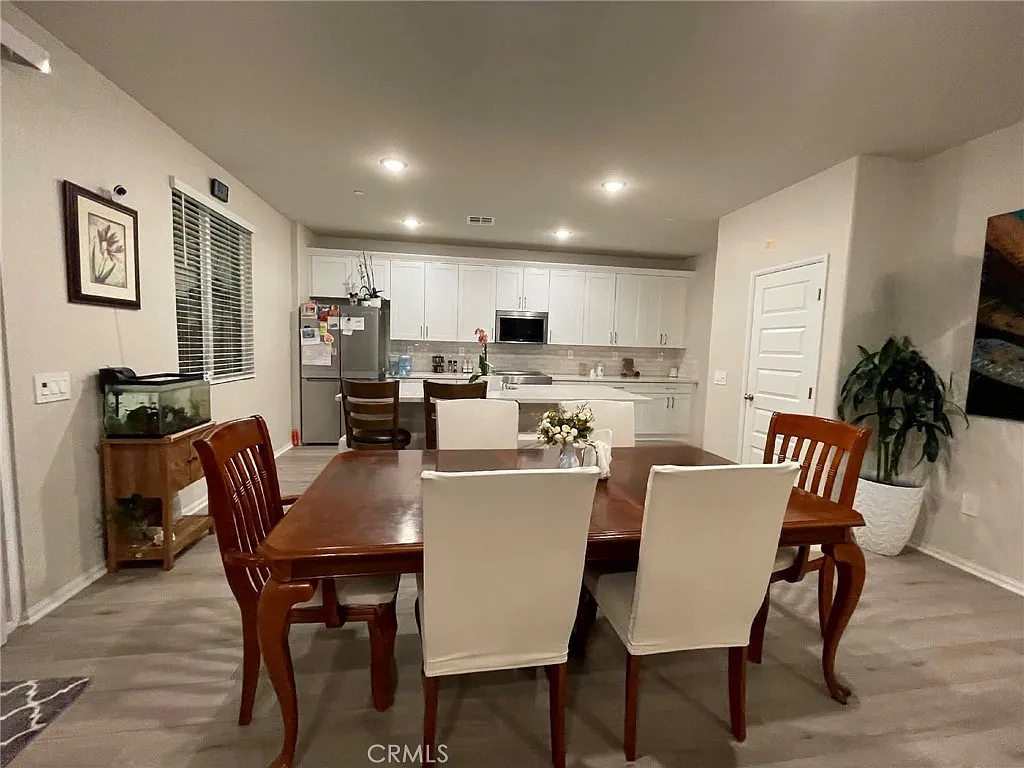 5 bed, 2415 sqft, $780 — Photo 4