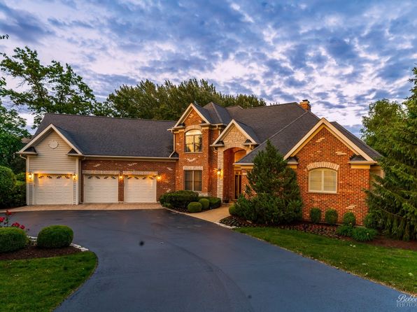 6919 Inverway Dr, Crystal Lake, IL 60014
