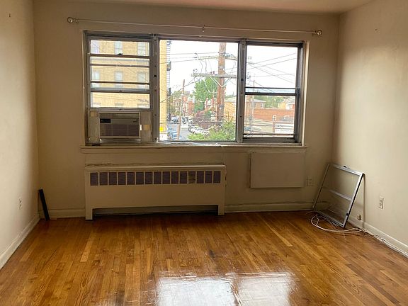 2nd image of 746 Nereid Ave Floor 2