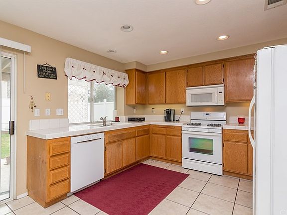4th image of 7860 Pineridge Ct