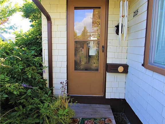 3rd image of 2715 Sumner Ave