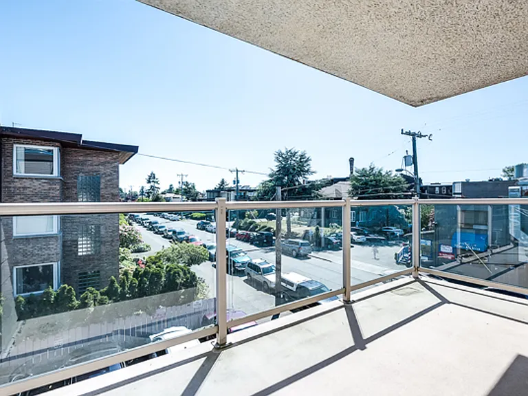 Alki Shores Apartments — Photo 9