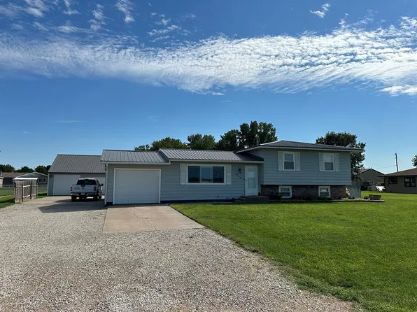 5949 Paradise Ln, Great Bend, KS 67530