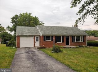 6 Southview Dr, York, PA 17402