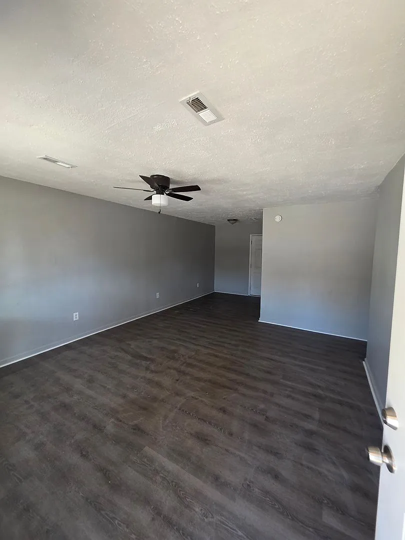 737 Saint Nicholas — Photo 2