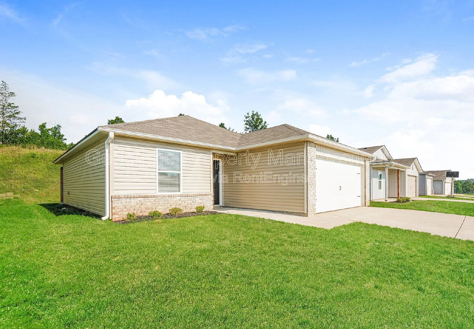 3 bed, 2.0 bath, 1216 sqft, $1,500 — Photo 2
