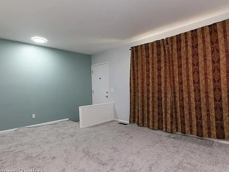 24320 Cunningham Ave — Photo 2