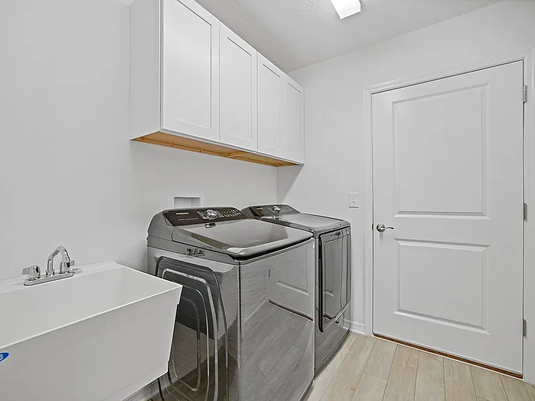 7661 Rutherford Ln — Photo 30