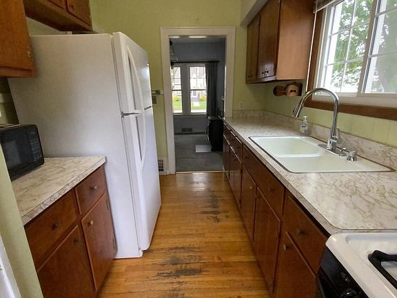 5th image of 820 Cornelia St