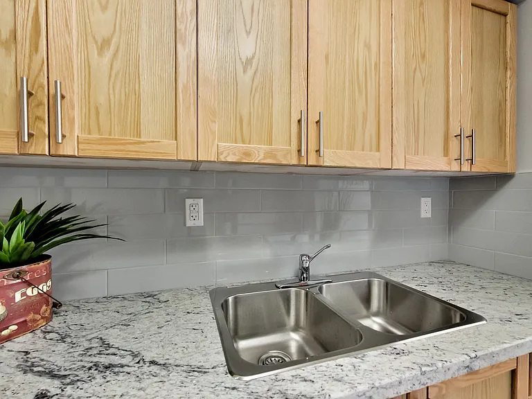 425 Avenue Rd — Photo 56