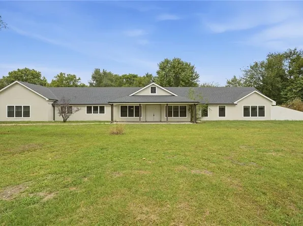 3 Kendi Ln, Belton, MO 64012