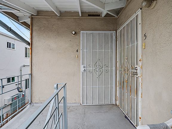 3rd image of 1037 N Curson Ave APT 4