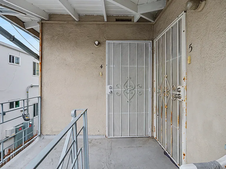 1037 N Curson Ave #4 — Photo 3