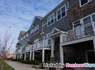 1822 Colonial Ln UNIT 4, Chanhassen, MN 55317